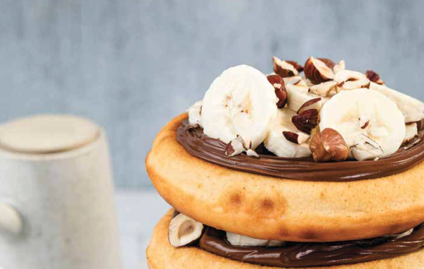 ПАНКЕЙКИ С NUTELLA®, БАНАНОМ И ФУНДУКОМ